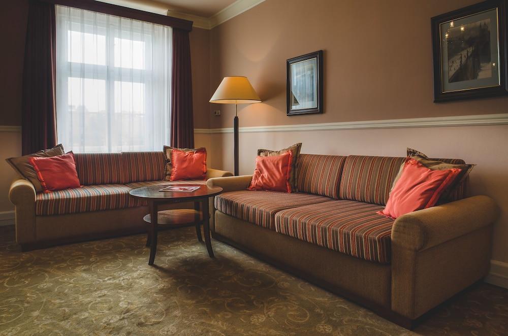 Esplanade Hotel פראג מראה חיצוני תמונה A living room