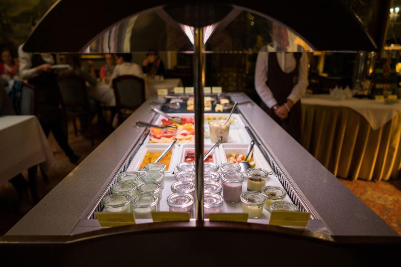 Esplanade Hotel פראג מראה חיצוני תמונה A salad bar
